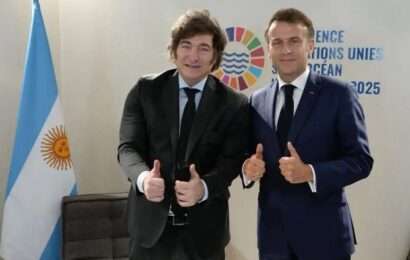 Abrazos y sonrisas: Javier Milei se reunió con Emmanuel Macron y hablaron sobre energía nuclear