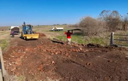 Reparan los caminos que fueron deteriorados por las lluvias