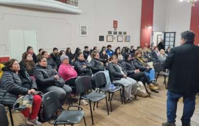 Capacitación sobre cuidados y asistencias en internación domiciliaria de adultos mayores