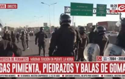Tensión: enfrentamientos entre trabajadores de La Salada y las fuerzas de seguridad en Puente La Noria