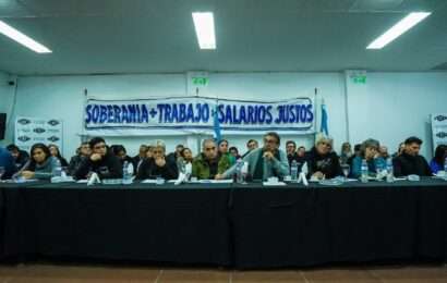 Estatales realizan su primera marcha contra el gobierno de Milei