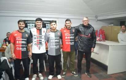 Jorge Newbery presentó su nueva indumentaria