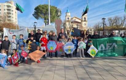 Se presentaron los participantes del concurso de barriletes para celebrar el día del Cooperativismo