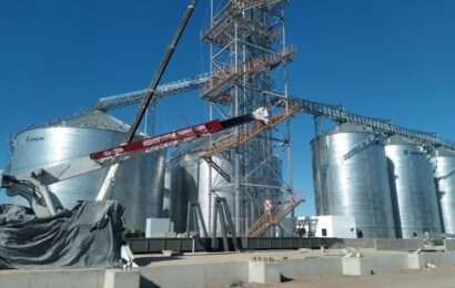 La nueva planta de la Cooperativa de Carabelas en los pasos previos a la inauguración