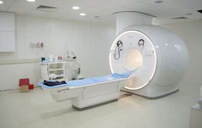 Kreplak inauguró un resonador y entregó equipamiento en el Hospital “Belgrano” 