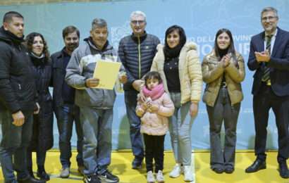 La Provincia entregó viviendas y escrituras gratuitas a familias de Villa Gesell 