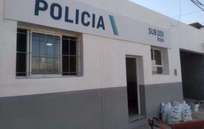 Colocaron el cartel en la Subdelegación de la DDI de Rojas