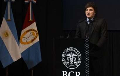 Milei defiende su gestión ante la Bolsa de Comercio de Rosario 