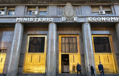 El gobierno logró refinanciar el 100% de la deuda, pero a tasas del 75% y subió el Riesgo País 