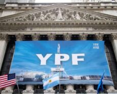 Juicio por YPF: la Justicia de EE.UU. define hoy si mantiene la orden para que la Argentina entregue las acciones 