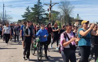La comunidad a pleno acompañó la caminata por la inclusión