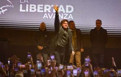 En Moreno, Milei llamó a votar contra el kirchnerismo: “Si vos no vas, ellos ganan” 