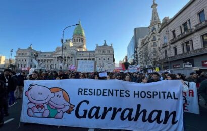 Promulgan las leyes de emergencia pediátrica y financiamiento universitario, pero sin aplicación 