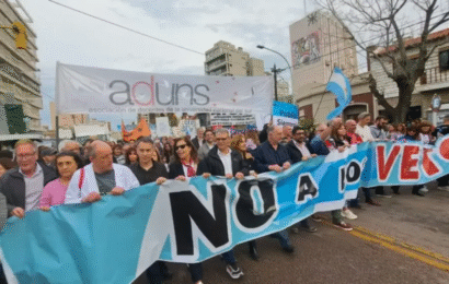 Los gremios docentes realizan protestas en contra de la no aplicación de la ley 