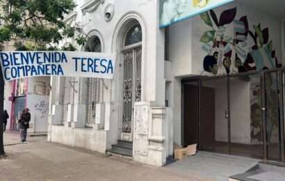 Aparecieron carteles en la sede del PJ bonaerense: “Basta de herederos y bendecidos”