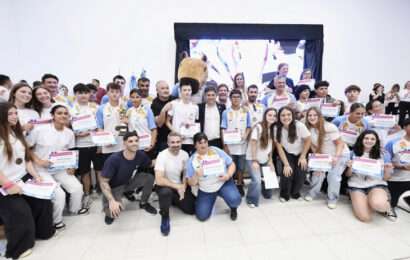 Kicillof participó de un encuentro cultural y literario en Ramallo Kicillof participó de un encuentro cultural y literario en Ramallo