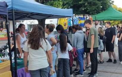 Rojas disfrutó de un nuevo domingo de Feria en la Plaza