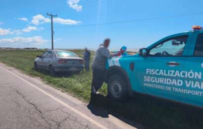Semáforo en rojo, cámara en vivo: detienen a un conductor por grave maniobra 