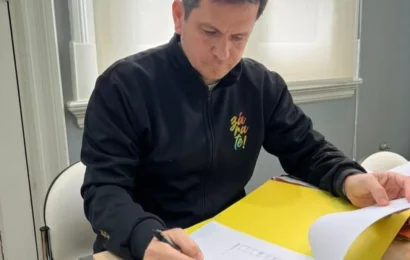 Un intendente bonaerense nombró a una IA como funcionaria “no humana” del municipio Un intendente bonaerense nombró a una IA como funcionaria “no humana” del municipio