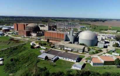 Axel Kicillof pone el ojo en la energía nuclear y recibe a referentes del sector 