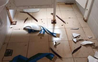 Locura extrema: Una persona destrozó todo el CIC de barrio Progreso Locura extrema: Una persona destrozó todo el CIC de barrio Progreso