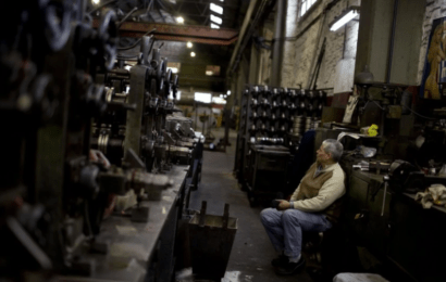 Cierra una empresa por hora y 400 personas pierden su trabajo por día 