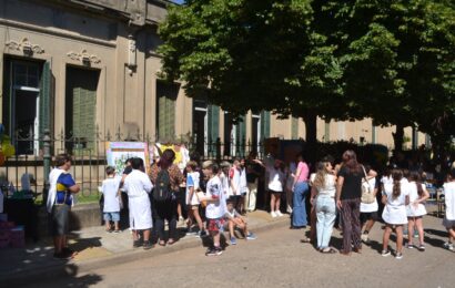 Con gran acompañamiento se realizó la muestra de la Primaria Nro. 1 Con gran acompañamiento se realizó la muestra de la Primaria Nro. 1