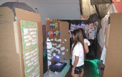 La Escuela Primaria 8 comenzó con una singular muestra anual