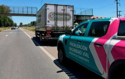 Transporte detuvo a un camión que circulaba con la patente tapada Transporte detuvo a un camión que circulaba con la patente tapada