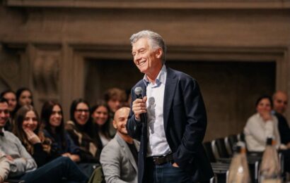Macri reapareció dando clases en Italia y ordenó cambios en el PRO