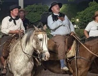 Nico Membriani llega a caballo a Jesús María Nico Membriani llega a caballo a Jesús María