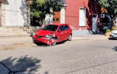 Accidente en pleno centro pudo haber terminado en tragedia Accidente en pleno centro pudo haber terminado en tragedia