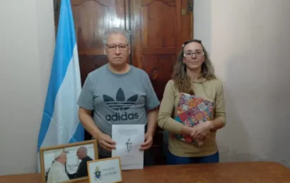 “Celebramos la colaboración de la comunidad con los útiles escolares“ “Celebramos la colaboración de la comunidad con los útiles escolares“