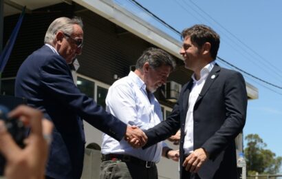 Kicillof llega a Tandil para inaugurar una nueva escuela secundaria y entregar patrulleros 
