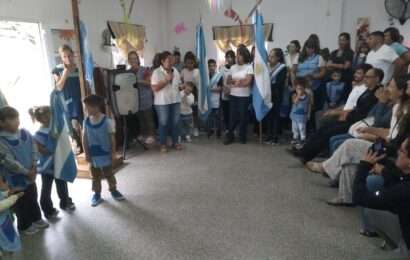 Comenzaron las clases y hubo acto en el Jardín 905 Comenzaron las clases y hubo acto en el Jardín 905