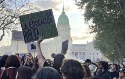 Docentes universitarios comienzan una semana de paro y preparan otro reclamo 