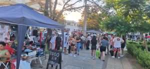 Centenares de rojenses pasaron por la Feria en la Plaza