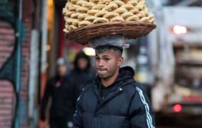 Dos millones de personas están desocupadas o trabajan en negro en la Argentina 