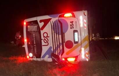 San Pedro: volcó un micro sobre la ruta 9 y hay decenas de heridos 