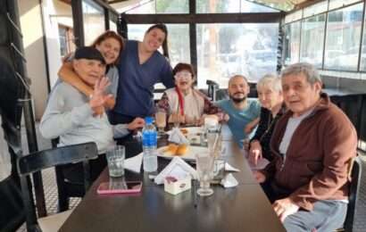 Continuaron las salidas a desayunar con los abuelos del Hogar Municipal