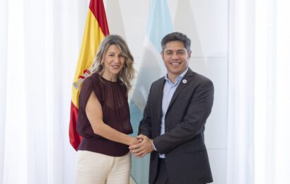 Kicillof cierra su gira por España con una intensa agenda en Barcelona 