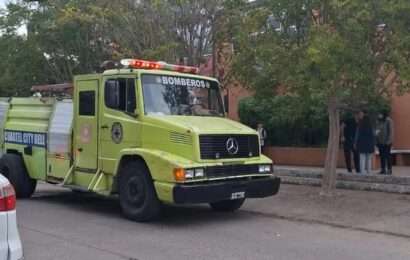 Pánico y chicos evacuados en un colegio de City Bell por una explosión en un aula Pánico y chicos evacuados en un colegio de City Bell por una explosión en un aula