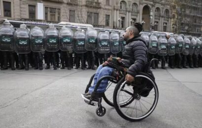 Marchan al Ministerio de Salud por la emergencia en Discapacidad 
