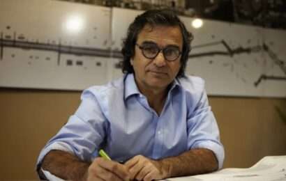 El Gobierno echó al funcionario que no declaró siete departamentos en Estados Unidos 