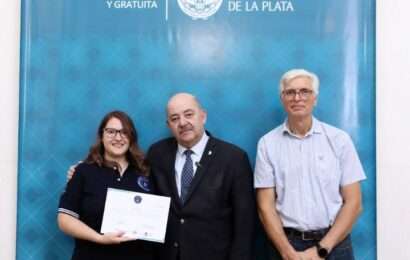 La Universidad de La Plata distinguió al equipo que desarrolló el satélite Atenea La Universidad de La Plata distinguió al equipo que desarrolló el satélite Atenea