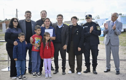 Kicillof entregó viviendas a familias de De la Garma 