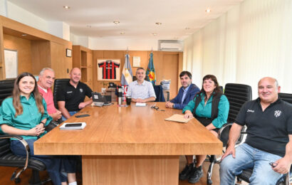 Larroque y Echarren firmaron convenios para Castelli 