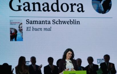 La argentina Samantha Schweblin se lleva el millón de euros del Premio AENA de Narrativa por «El buen mal» 