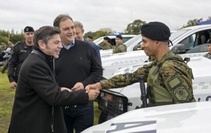Kicillof inauguró dos bases policiales y entregó patrulleros