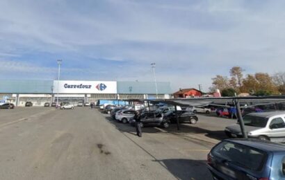 Lomas de Zamora: encontraron un cadáver dentro de un auto en el estacionamiento de un supermercado 